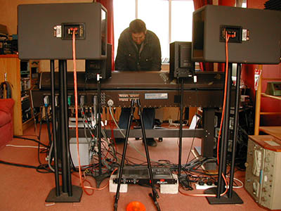 Ian en train de mixer