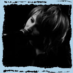 this is the girl + fingerless + apel doorn